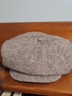 Epic Universe Hogwartz Newsboy Cap in Brown and Cream